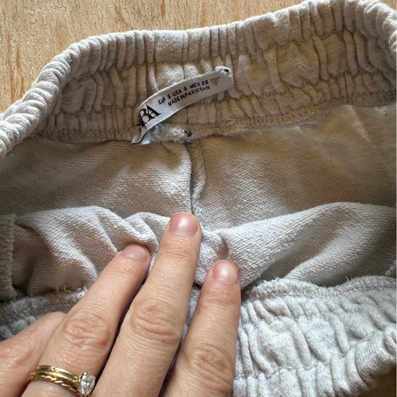 Zara - sweatshorts- comfy! Size small - Picture 2 of 3